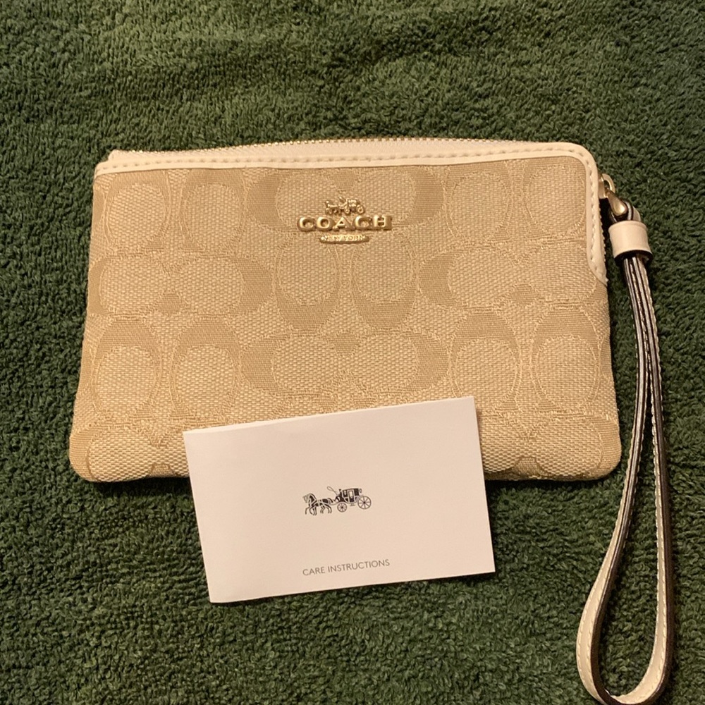 Coach wristlet - Picture 2 of 8